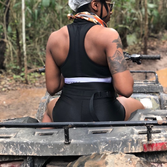 SOLD 🚫Calvin Klein Performance half zip bra - Picture 3 of 4